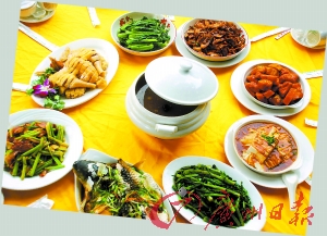 在封開品嘗各地美食,大飽口福。