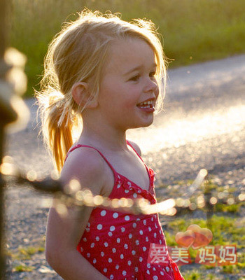  家長過度保護(hù) 孩子的獨立性會變差