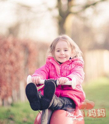  家長過度保護(hù) 孩子的獨立性會變差