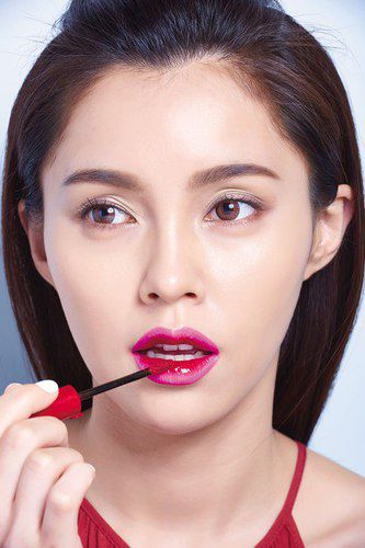 艷陽(yáng)天 太陽(yáng)鏡和口紅會(huì)更配哦