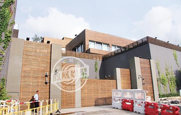 林青霞獲老公贈價值9億多“皇宮”，圖為林青霞豪宅大門口。