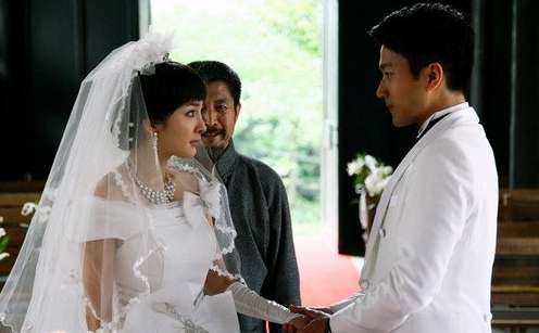 楊冪劉愷威婚紗造型。