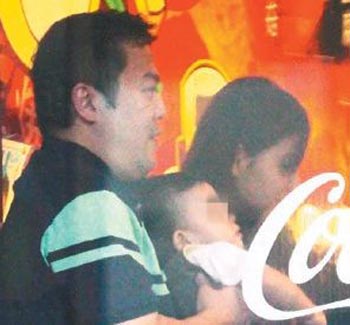 韋汝曾未婚生子，后嫁入豪門