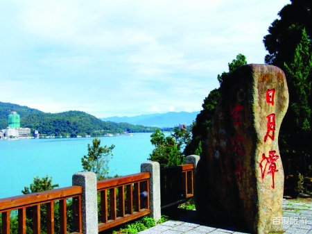 臺灣游專家3月29日、4月21日連續(xù)開行游臺灣送香港夕陽紅專列，組織近2000位爸媽走進(jìn)寶島臺灣，圓