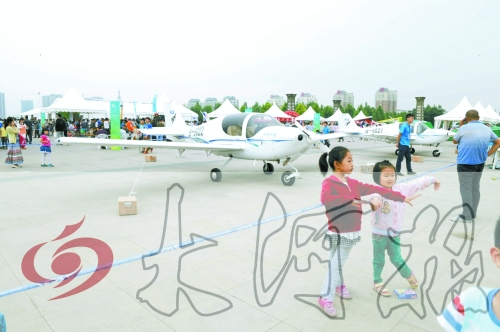 　每個(gè)人心中都有一個(gè)飛翔夢(mèng)。圓這個(gè)夢(mèng)，去安陽吧！