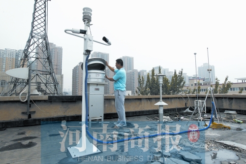 鄭州灰霾監(jiān)測(cè)站正在調(diào)試，預(yù)計(jì)9月將正式投入使用 記者 鄧萬里/攝