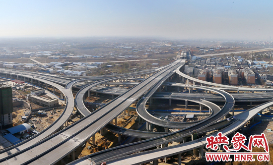 鄭州地鐵1號(hào)線(xiàn)和三環(huán)高架同日通車(chē) 市區(qū)擁堵大為緩解