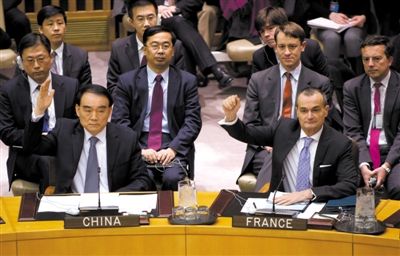 1月22日，紐約，中國常駐聯(lián)合國代表李保東舉手贊成通過對朝鮮制裁決議。