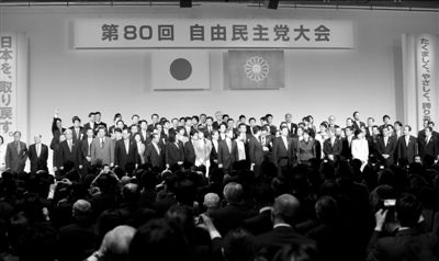 3月17日，日本自民黨黨員在東京出席自民黨年度大會。新華社發(fā)