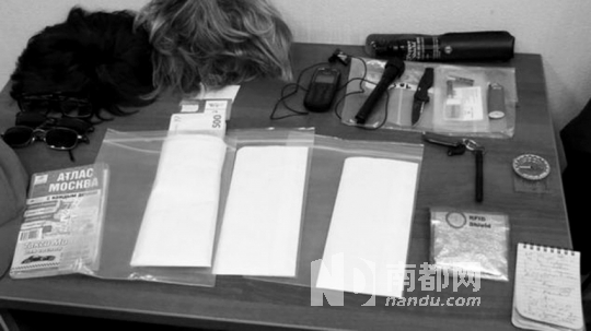 在福格爾身上發(fā)現(xiàn)的技術裝備和易容用具。