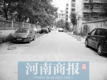 城市公共道路，成了很多人的“停車(chē)場(chǎng)” 記者 邱曉峰/攝
