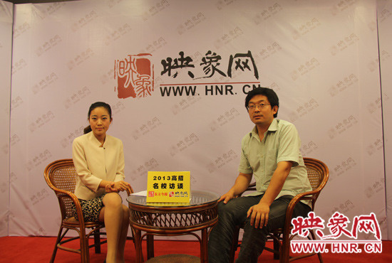 　6月23日，清華大學(xué)河南招生組組長謝旭東做客映象網(wǎng)“2013高招名校訪談”節(jié)目