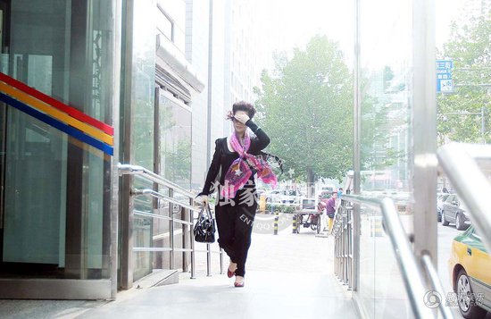 2013年7月22日，李某輪奸案庭前會議在海淀某法庭舉行，現(xiàn)場有大批媒體等候。