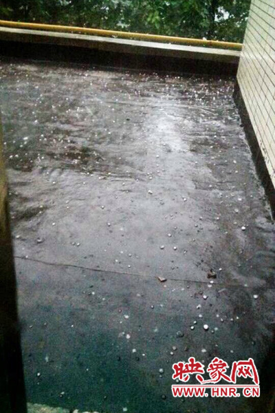 8月7日，下午鄭州高新區(qū)附近突降冰雹