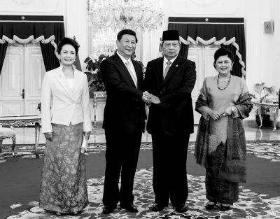 2日，國家主席習(xí)近平在雅加達同印度尼西亞總統(tǒng)蘇西洛舉行會談。 新華社發(fā)