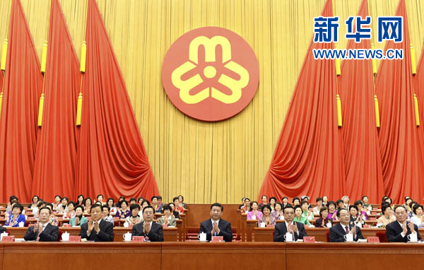 習近平、李克強、張德江、俞正聲、劉云山、王岐山、張高麗等在主席臺就座，祝賀大會召開。