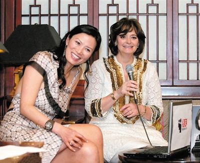 英國《每日郵報》刊發(fā)了一張鄧文迪曾幫助布萊爾夫人在中國推銷其自傳的圖片。