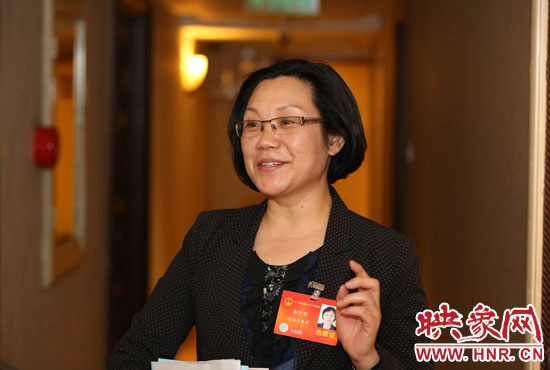 全國人大代表、商丘市實驗小學(xué)校長高阿莉做客映象網(wǎng)兩會微視。