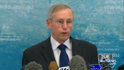 澳大利亞海事局官員正在介紹關(guān)于馬航失聯(lián)客機(jī)的搜索情況。