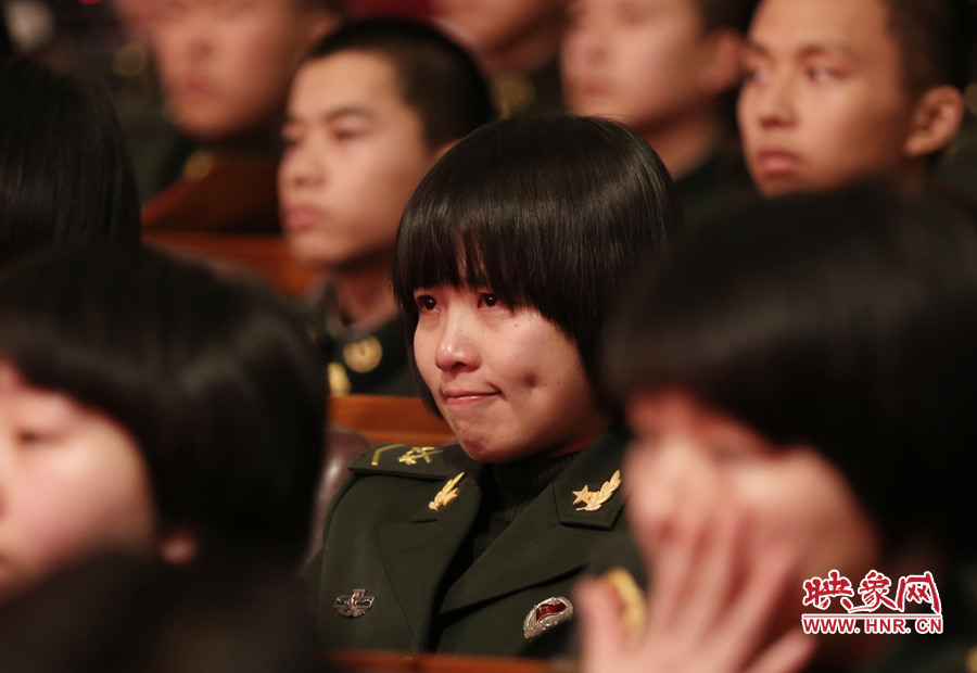 現(xiàn)場(chǎng)觀眾感動(dòng)落淚。