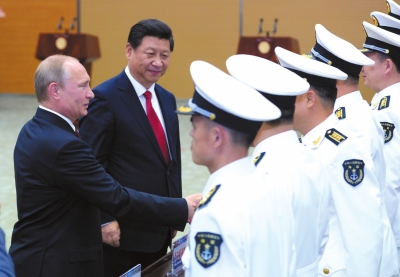 習近平與普京共同出席中俄聯(lián)合軍演開幕式。