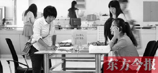 　　行政審批“瘦身”，不僅提高了行政效率，節(jié)約了行政資源，而且最大限度地方便了群眾