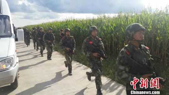 黑龍江武警發(fā)現(xiàn)脫逃嫌犯高玉倫?ài)欅E準(zhǔn)備武裝合圍(圖)