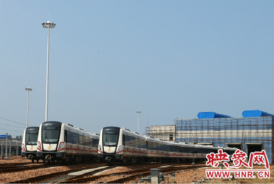 選擇地鐵出行，已經(jīng)是不少鄭州市民的首選