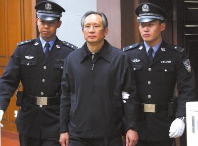 昨天，被告人張曙光在法庭上聽取宣判。新華社發(fā)