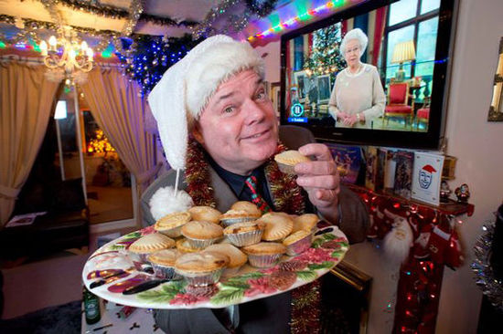 病態(tài)！英男子連續(xù)22年每日過圣誕耗資2千萬元