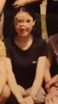 吳老師教音樂(lè)，已在該校工作十幾年。