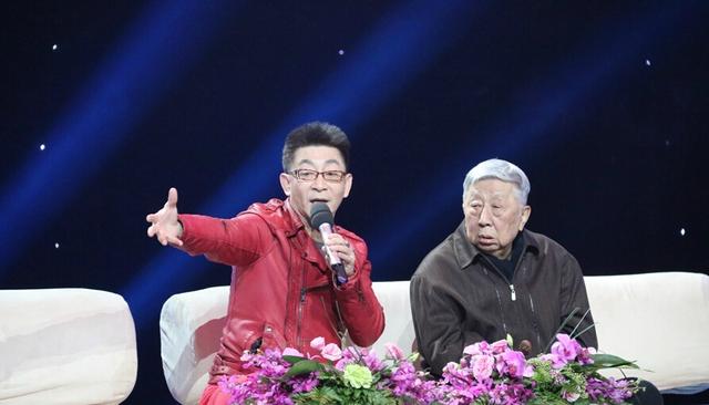 六小齡童曾和閻肅同臺 六小齡童曾和閻肅同臺