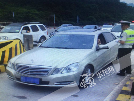 超速駕駛員被攔下。市交通執(zhí)法高速一支隊(duì)六大隊(duì)供圖