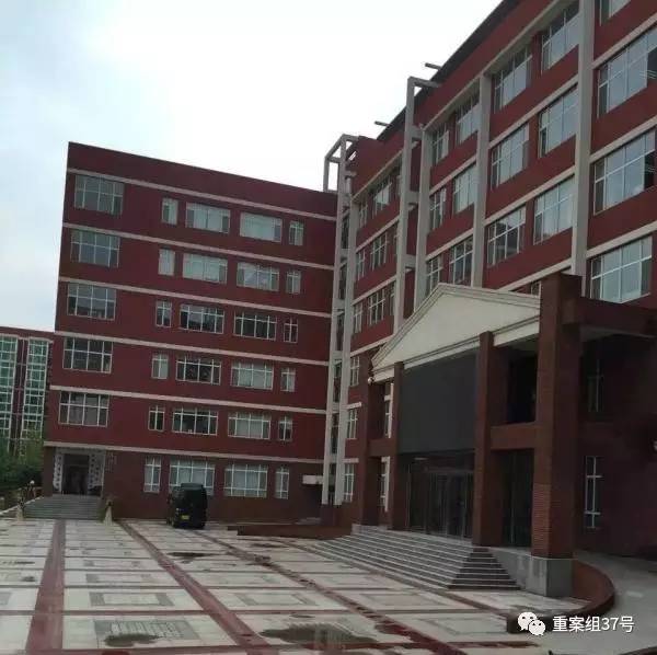 17歲高中男生教室里掐死女同學(xué)，被訴故意殺人和強奸