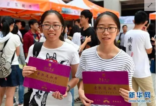 雙胞胎新生董悅爾、董聽