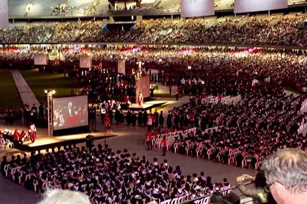 杭州女生6年花200萬(wàn)留學(xué) 回國(guó)工作被開2000元底薪