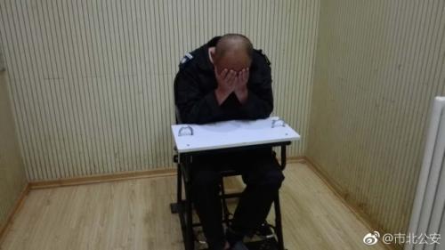  打人男子。圖片來源：青島市公安局市北分局官方微博