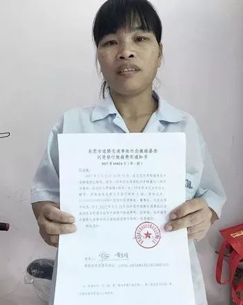 女子路上被撞200元私了 隔天病危入院1個(gè)月花掉7萬