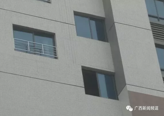 12日上午，經(jīng)過醫(yī)院治療后，女子華某已經(jīng)清醒，并能開口說話。華某對(duì)民警說：