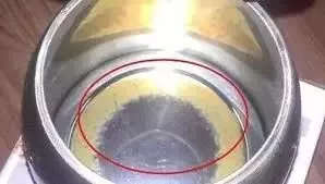 太惡心！女游客竟用酒店燒水壺煮自己的臟內(nèi)褲