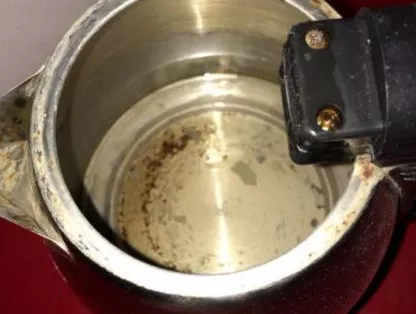 太惡心！女游客竟用酒店燒水壺煮自己的臟內(nèi)褲