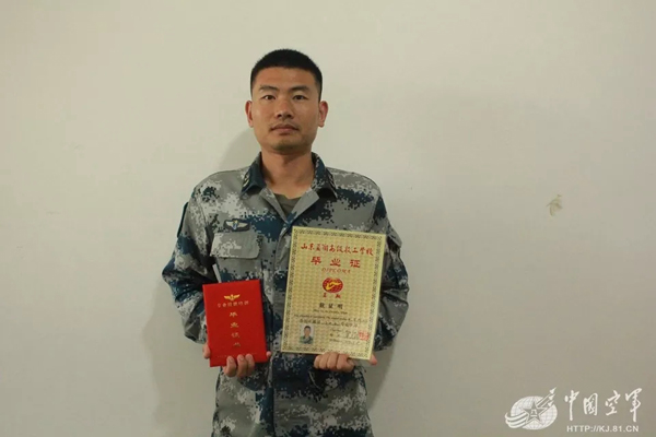 空軍找上藍(lán)翔技校聯(lián)合培訓(xùn):為的就是挖掘機(jī)