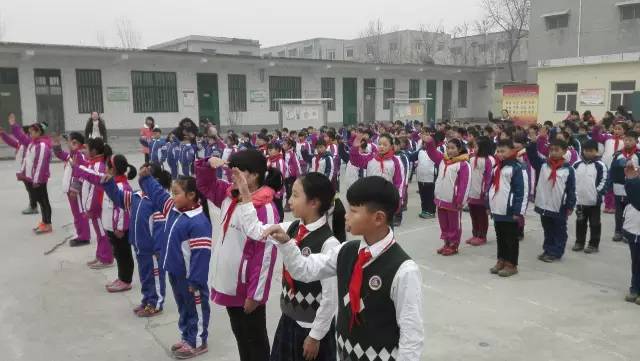 關(guān)愛(ài)留守兒童送溫暖，帶去我們冬日的關(guān)愛(ài)