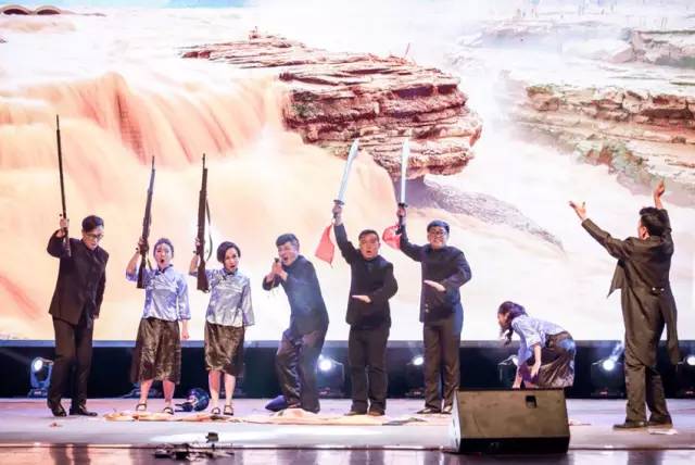 作為本場晚會的最后一個節(jié)目，《黃河大合唱》刷新你完全不一樣的體驗。