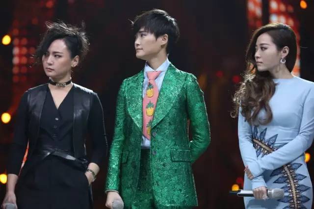 李宇春、周筆暢、張靚穎湖南臺跨年晚會同框