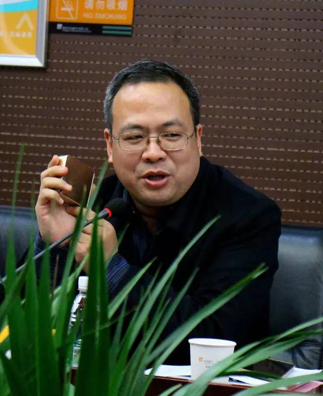 看看上面這位，就是我們1066最紅的男人——付總。