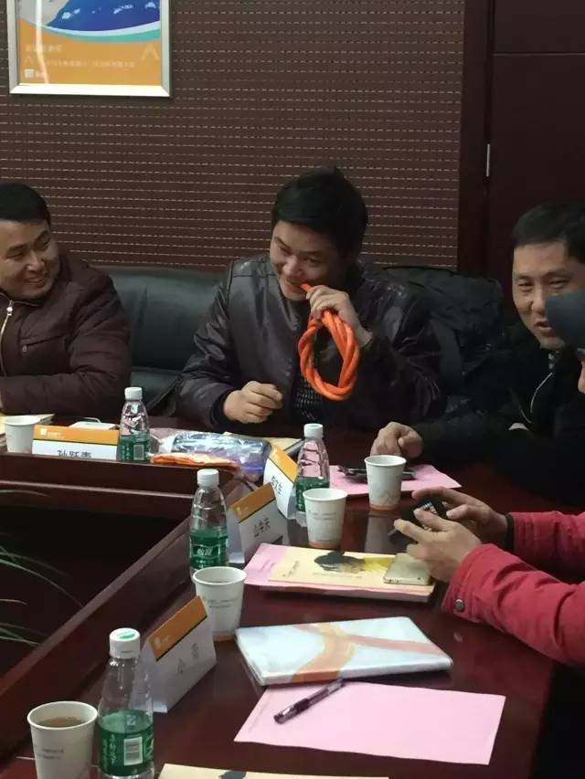 小編想問一下咬膠管的孫老師，優(yōu)質(zhì)膠管的口感如何呢？