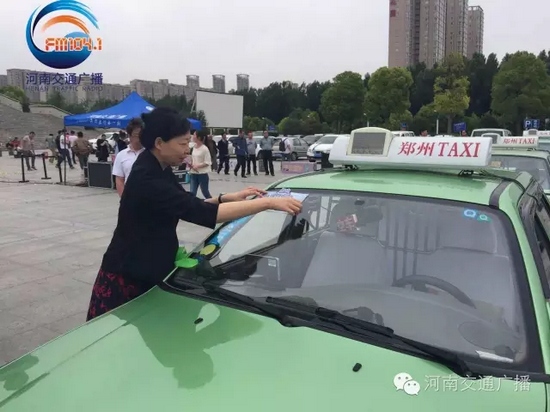 省文明辦專職副主任張曼如，對愛心助考活動的舉辦給予高度評價。