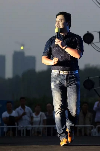 莫非此刻是在向前走還是向后移？