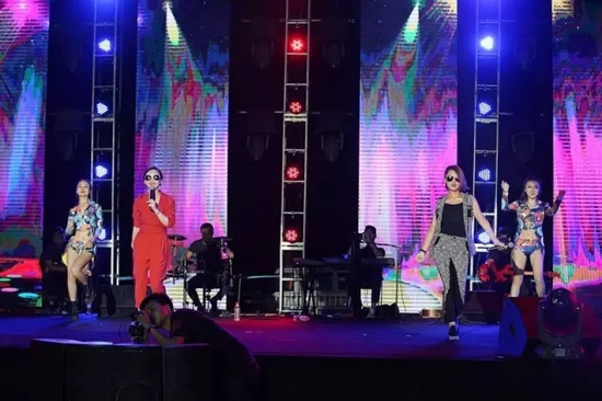 夢茹、怡璐《路燈下的小姑娘》